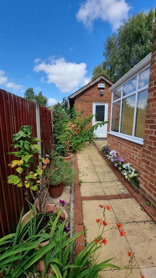 Bed and Breakfast Glebe House, Private Entrance, Free Parking On Drive, Self Check In, Netflix Ashford  Esterno foto